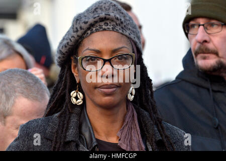 Marcia Rigg, che ha perso il suo fratello Sean Rigg il 21 agosto 2008 sotto la custodia della polizia di Brixton, presso il quarantacinquesimo Bloody Sunday marzo per la giustizia in Derry, Lond Foto Stock