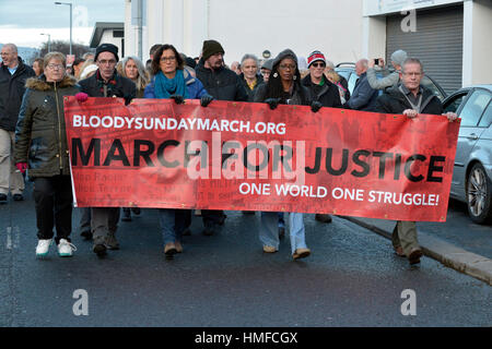 Il quarantacinquesimo Bloody Sunday marcia annuale per la giustizia in Derry, Londonderry. Foto Stock