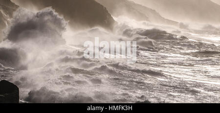 Porthlevel su un giorno di tempesta in gennaio Foto Stock