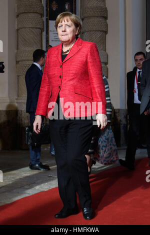 Il cancelliere tedesco Angela Merkel arrivando all'Grandmaster's Palace a La Valletta, Malta, per un vertice informale. Foto Stock