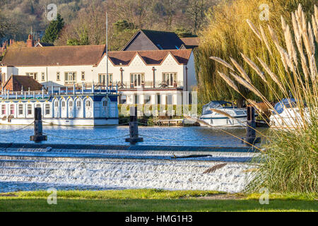 La Weir a Goring On Thames Oxfordshire UK Foto Stock