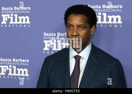 Santa Barbara, Stati Uniti d'America. 2° febbraio 2017. Denzel Washington cammina il tappeto rosso durante il Santa Barbara International Film Festival al teatro di Arlington a Santa Barbara, California. Credito: Troy Harvey/ZUMA filo/Alamy Live News Foto Stock