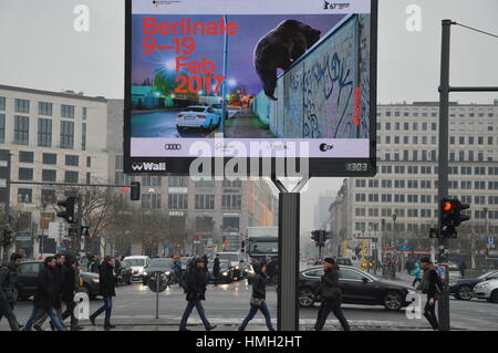 Berlino, Germania. 3 febbraio, 2017. Pubblicità per la 67th Berlinale film festival Credito: Markku Rainer Peltonen/Alamy Live News Foto Stock