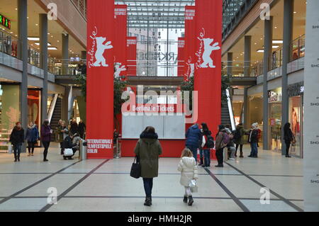 Berlino, Germania. 3 febbraio, 2017. Pubblicità per la 67th Berlinale film festival Credito: Markku Rainer Peltonen/Alamy Live News Foto Stock