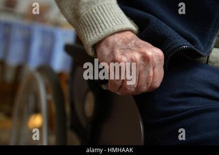 Uomo vecchio, la cura e la malattia, Alter Mann, Pflege, Krankheit Foto Stock