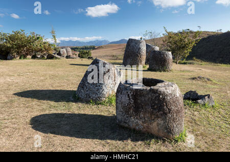 Vasi del neolitico, Pianura di giare, Sito 1, vicino Phonsevan, Laos Foto Stock