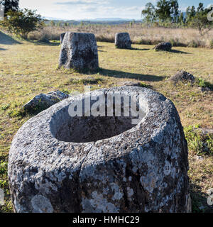 Vasi del neolitico, Pianura di giare, Sito 1, vicino Phonsevan, Laos Foto Stock