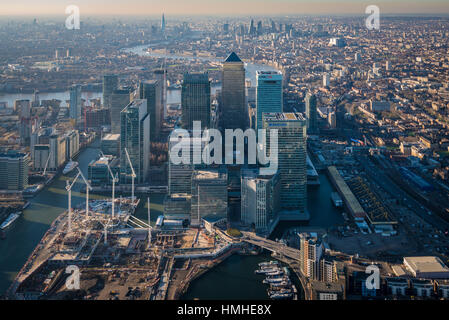 Londra dal di sopra, immagini di Canary Wharf a Londra visto dall'elicottero Foto Stock