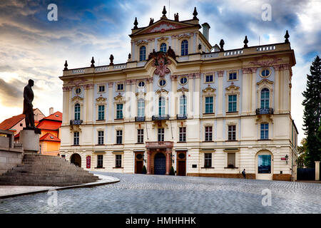 Vista di una galleria nazionale Buildinhg di Praga, Stemberg Palace, Repubblica Ceca Foto Stock