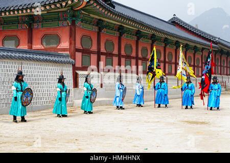 Cambio della Guardia cerimonia, il Palazzo Gyeongbokgung, Seoul, Corea del Sud Foto Stock