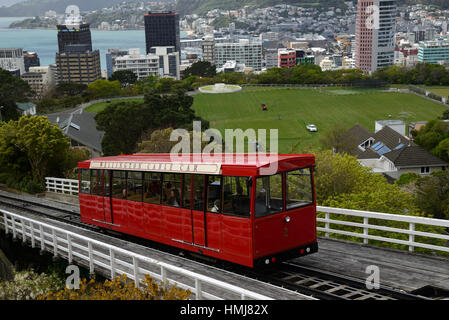 WELLINGTON, Nuova Zelanda, 19 ottobre 2016: la funivia inizia la sua discesa a Wellington, Nuova Zelanda il 19 ottobre 2016. Foto Stock