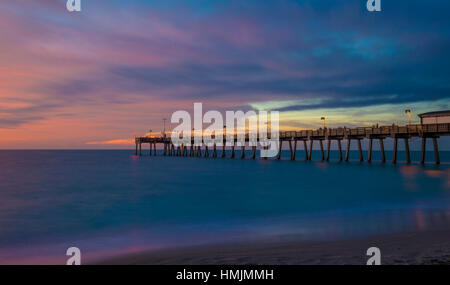 Tramonto sul Golfo del Messico a Venezia Pier a Venezia Florida Foto Stock