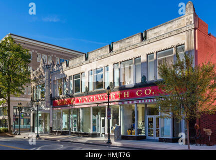 Il vecchio F W Woolworth store su S Elm Street, Greensboro, Nord Carolina, Stati Uniti d'America. L'edificio ospita oggi la International Civil Rights Centre e Museo Foto Stock