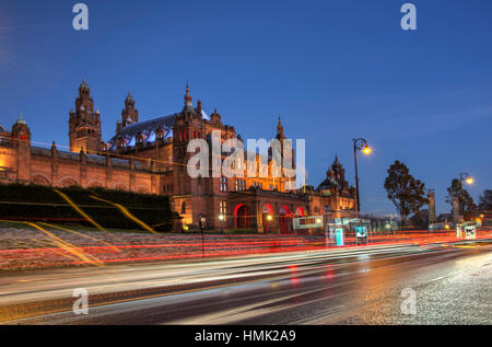 Kelvingrove Art Gallery and Museum di Glasgow di notte. Foto Stock