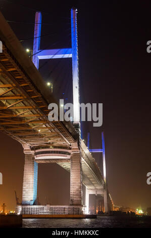 Nightview di Yokohama Bay Bridge di Kanagawa, Giappone. Foto Stock