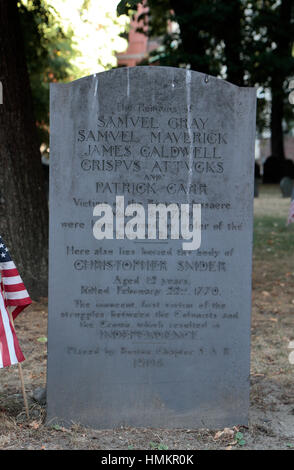 Grave marcatore del massacro di Boston vittime nel vecchio granaio sepoltura, Boston, Massachusetts, Stati Uniti. Foto Stock