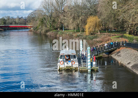 Aquabus a Bute Park sul fiume Taff Cardiff Galles del Sud Foto Stock