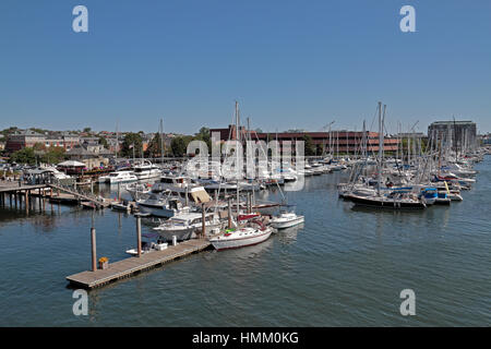 Costituzione Marina visto dalla Charlestown Bridge (North Washington Street Bridge) a Boston, Massachusetts, Stati Uniti. Foto Stock