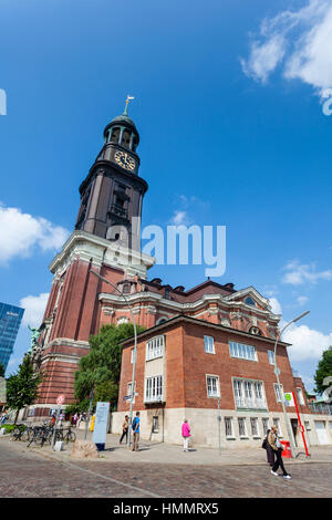 Amburgo, Germania - 5 luglio: la famosa chiesa di San Michele (Michel) ad Amburgo, in Germania il 5 Luglio 2013 Foto Stock