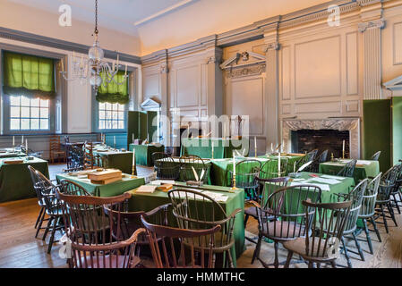 La sala dell'indipendenza, Philadelphia, interno. Il complessivo camera, nel caso in cui la dichiarazione di indipendenza e la costituzione degli Stati Uniti sono stati adottati, l'Independence Hall, l'Independence National Historic Park, Philadelphia, Pennsylvania, STATI UNITI D'AMERICA Foto Stock