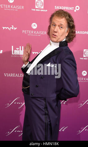 Dresden, Germania. 03Feb, 2017. André Rieu alla XII Semper Opera sfera di Dresda, in Germania, 03 febbraio 2017. Foto: Jens Kalaene/dpa/Alamy Live News Foto Stock