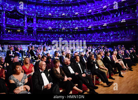 Dresden, Germania. 03Feb, 2017. Visitatori presso il XII Semper Opera sfera di Dresda, in Germania, 03 febbraio 2017. Foto: Jens Kalaene/dpa-Zentralbild/ZB/dpa/Alamy Live News Foto Stock