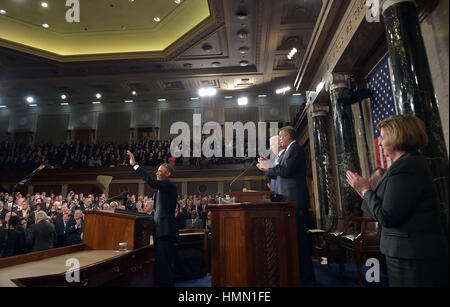 Washington, District of Columbia, USA. 21 gennaio 2015. Il presidente DEGLI STATI UNITI Barack Obama onora il suo arrivo per consegnare il discorso sullo stato dell'Unione il 20 gennaio 2015, presso il Campidoglio degli Stati Uniti a Washington, DC. Foto Credit: Mandel Ngan/CNP/AdMedia Credit: Mandel Ngan/AdMedia/Alamy Live News Foto Stock