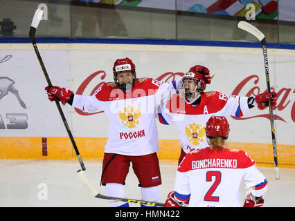 Almaty, Kazakhstan. 4 febbraio, 2017. I giocatori della Russia celebrare rigature durante la donna semifinale di hockey su ghiaccio contro la Cina presso la XXVIII Universiade Invernale in Almaty, Kazakhstan, Febbraio 4, 2017. Credito: Meng Yongmin/Xinhua/Alamy Live News Foto Stock