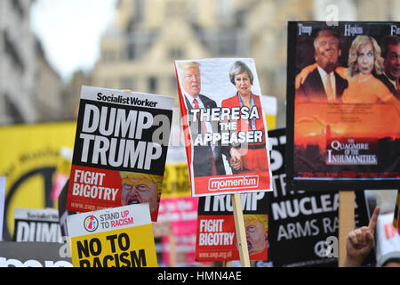 Piccadilly, Londra, Regno Unito. 4° febbraio 2017. Manifestanti alla fermata Trump's Divieto di musulmani nel centro di Londra. Credito: Matteo Chattle/Alamy Live News Foto Stock