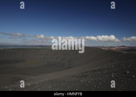 Una vista di Hverfjall cratere vulcanico in Islanda Foto Stock