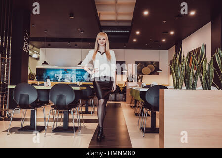 Bella lunghe gambe sottili del modello Foto Stock