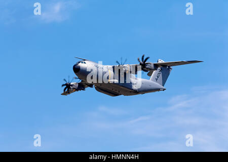Militare Airbus A400M -180 Atlas, F-WWMZ, presso il Royal International Air Tattoo 2014, RAF Fairford, Gloucestershire, Regno Unito. Foto Stock