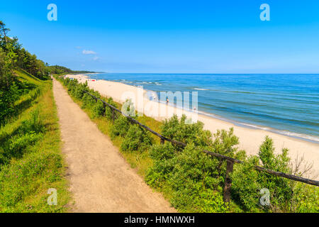 Sentiero costiero lungo la spiaggia in Jastrzebia Gora, Mar Baltico, Polonia Foto Stock