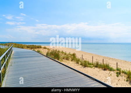 Passeggiata costiera lungo la spiaggia nella città di Hel, Mar Baltico, Polonia Foto Stock