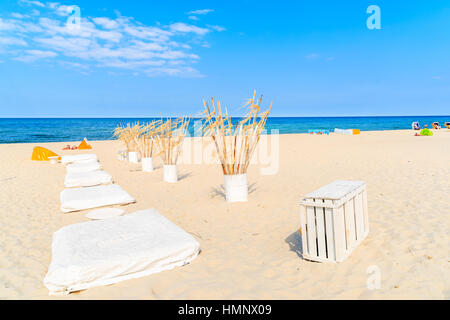 I lettini sulla spiaggia Jurata, Mar Baltico, Polonia Foto Stock