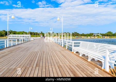 Vista del molo Jurata nella soleggiata giornata estiva, Mar Baltico, Polonia Foto Stock