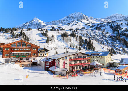 OBERTAUERN SKI AREA, Austria - Jan 20, 2017: Vista su Montagna di hotel di Obertauern winter resort, Austria. Foto Stock