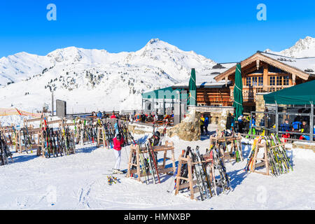 OBERTAUERN SKI RESORT, Austria - Jan 22, 2017: vista del ristorante di Obertauern ski area nel Land di Salisburgo, Alpi austriache. Foto Stock