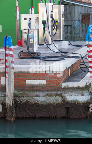 La stazione di benzina a Burano Venezia Italia nel mese di gennaio Foto Stock