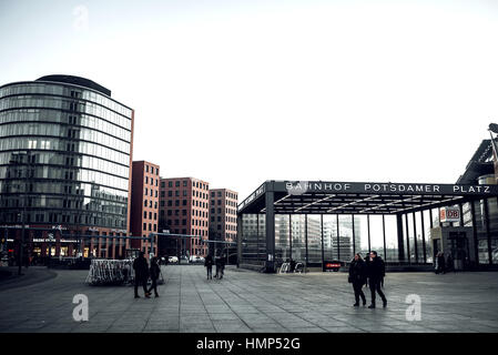 Berlino, Germania - 22 gennaio 2017. La potsdamer platz è uno dei luoghi più importanti di Berlino. Situato nel quartiere di Mitte e è un attirare Foto Stock