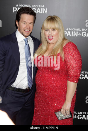 Mark Wahlberg e ribelli arrivano Wilson per la premiere del film, "Pain & Gain" il 22 aprile 2013, a Hollywood, in California. Foto di Francesco Specker Foto Stock