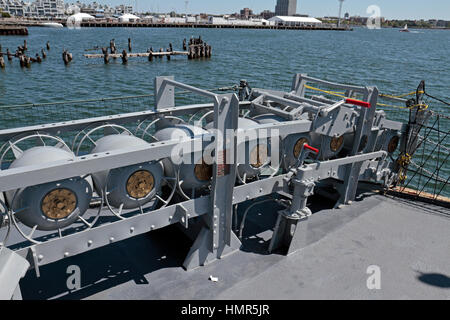 Profondità del rack di carica sulla USS Cassin Young, Boston National Historical Park, Charlestown Navy Yard, Boston, Massachusetts, Stati Uniti. Foto Stock