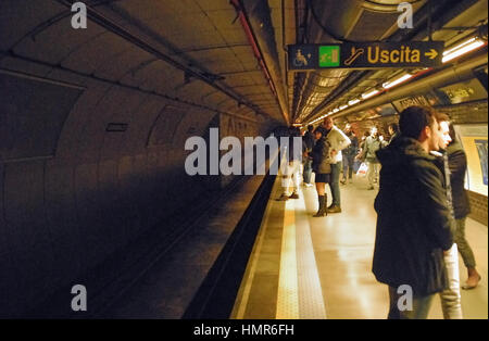 Napoli, Italia. Nuova linea 1 della metropolitana. La nuova stazione della metropolitana di piazza Garibaldi. La stazione Garibaldi fu progettato dall'architetto Dominique Perrault. Foto Stock