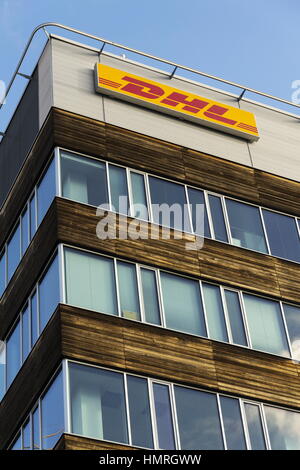 Praga, Repubblica Ceca - 5 febbraio: DHL Logistics logo aziendale sulla sede il 5 febbraio 2017 a Praga, Repubblica Ceca. Foto Stock