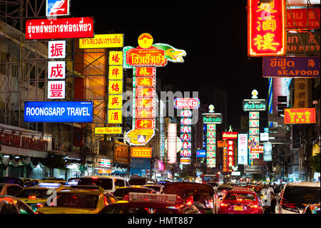 Strade frenetica di Chinatown a Bangkok Foto Stock