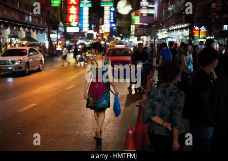 Strade frenetica di Chinatown a Bangkok Foto Stock