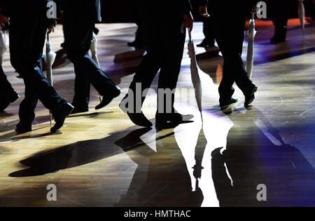 Dresden, Germania. 03Feb, 2017. Esordiente in danza al dodicesimo Semper Opera sfera di Dresda, in Germania, 03 febbraio 2017. Foto: Sebastian Kahnert/dpa-Zentralbild/dpa/Alamy Live News Foto Stock