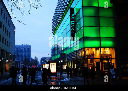 Dresden, Germania. 03Feb, 2017. Un ramo della catena di moda Primark a Dresda, Germania, 03 febbraio 2017. Foto: Jens Kalaene/dpa-Zentralbild/ZB/dpa/Alamy Live News Foto Stock