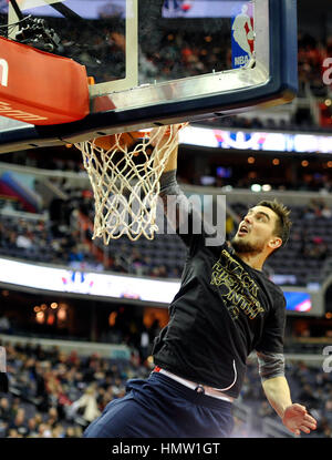 Washington, Stati Uniti. 05 feb 2017. Ceca giocatore di basket Tomas Satoransky di Washington Wizards in azione durante la sessione di formazione prima dell'NBA Basketball partita contro New Orleans pellicani in Washington, Stati Uniti d'America, 5 febbraio 2017. Credito: David Svab/CTK foto/Alamy Live News Foto Stock