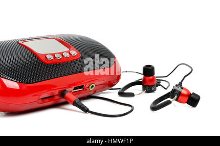 Red MP3 e cuffie isolato su sfondo bianco Foto Stock